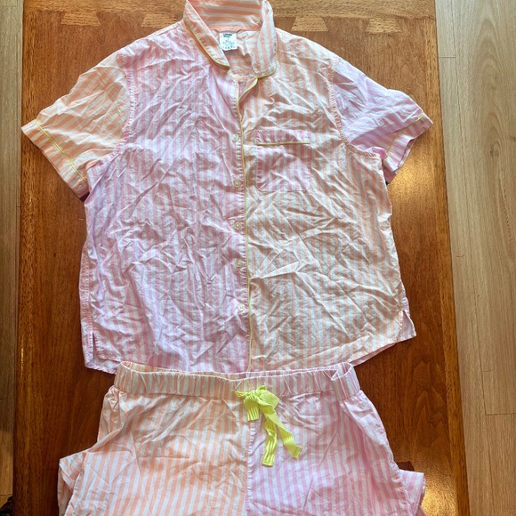 Pink striped pajamas - Picture 1 of 3